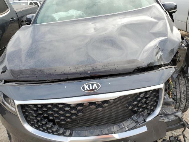 KNDMB5C16H6267150 - 2017 KIA SEDONA LX GRAY photo 12