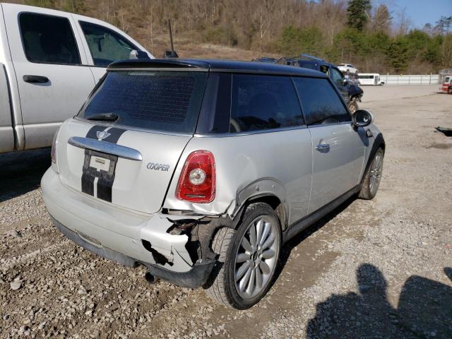 WMWMF3C53ATZ61813 - 2010 MINI COOPER SILVER photo 4