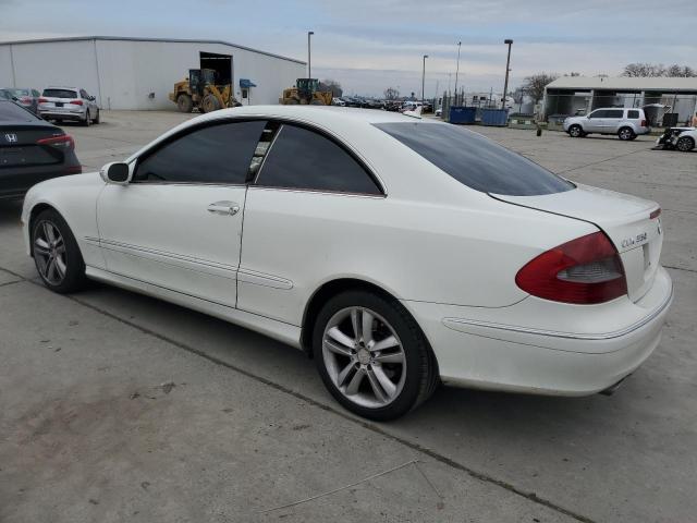 WDBTJ56H28F245586 - 2008 MERCEDES-BENZ CLK 350 WHITE photo 2