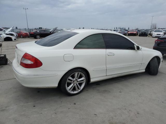 WDBTJ56H28F245586 - 2008 MERCEDES-BENZ CLK 350 WHITE photo 3