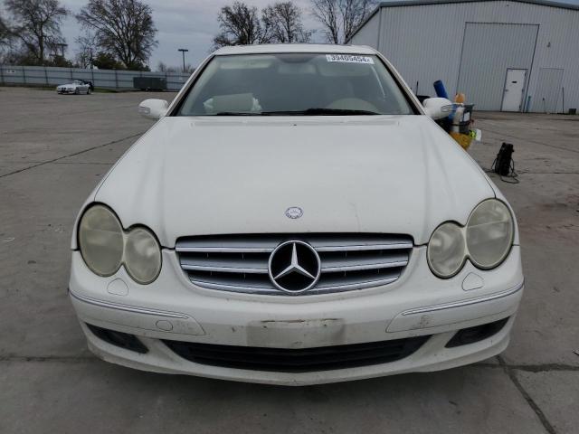 WDBTJ56H28F245586 - 2008 MERCEDES-BENZ CLK 350 WHITE photo 5