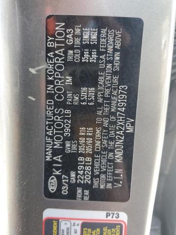 KNDJN2A2XH7491973 - 2017 KIA SOUL GRAY photo 12