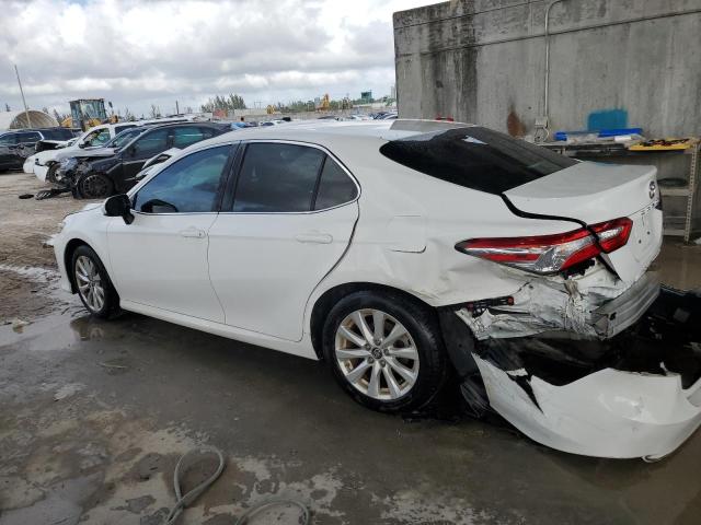 4T1B11HK6JU567949 - 2018 TOYOTA CAMRY L WHITE photo 2