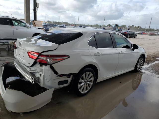 4T1B11HK6JU567949 - 2018 TOYOTA CAMRY L WHITE photo 3