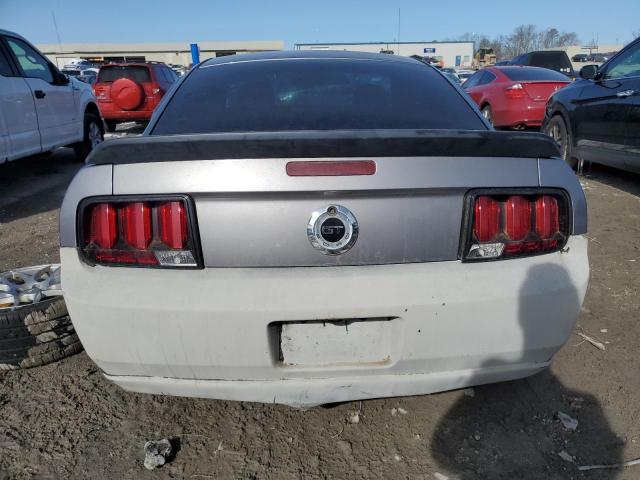 1ZVFT82H375239622 - 2007 FORD MUSTANG GT SILVER photo 6