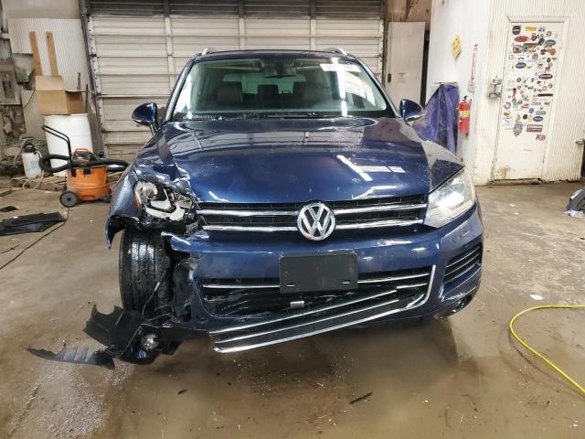 WVGEF9BP4DD009507 - 2013 VOLKSWAGEN TOUAREG V6 BLUE photo 5