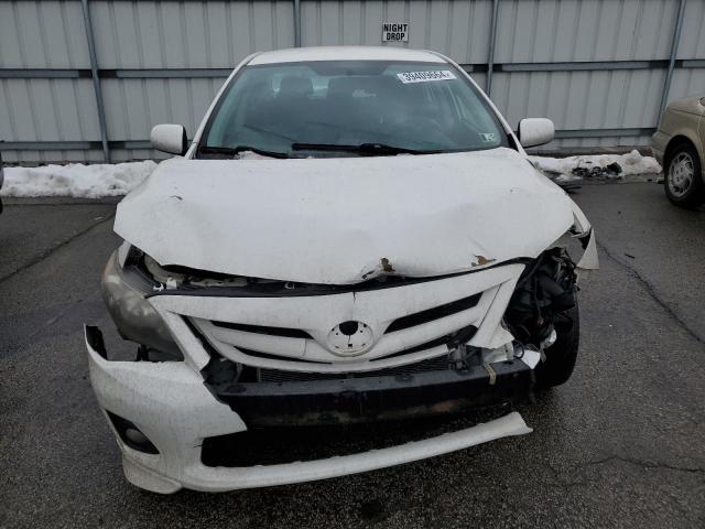 2T1BU4EE6DC963747 - 2013 TOYOTA COROLLA BASE WHITE photo 5