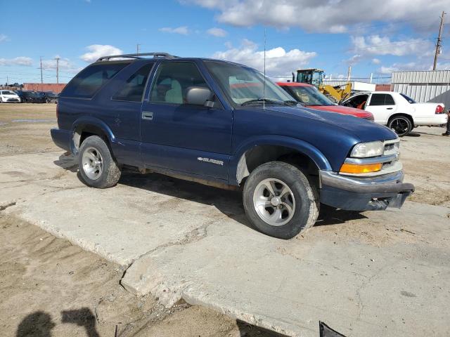 1GNCS18W8YK190238 - 2000 CHEVROLET BLAZER BLUE photo 4