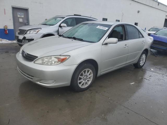 JTDBE32K820034863 - 2002 TOYOTA CAMRY LE SILVER photo 1