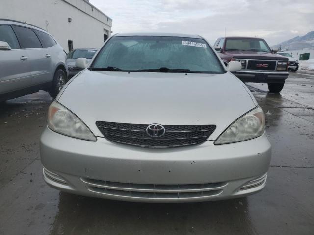 JTDBE32K820034863 - 2002 TOYOTA CAMRY LE SILVER photo 5