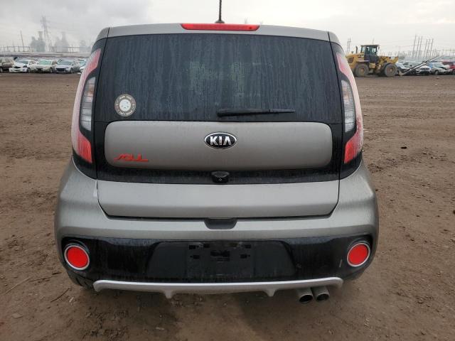 KNDJX3AA2J7548891 - 2018 KIA SOUL ! GRAY photo 6