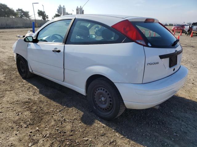 1FAFP31N76W254057 - 2006 FORD FOCUS ZX3 WHITE photo 2