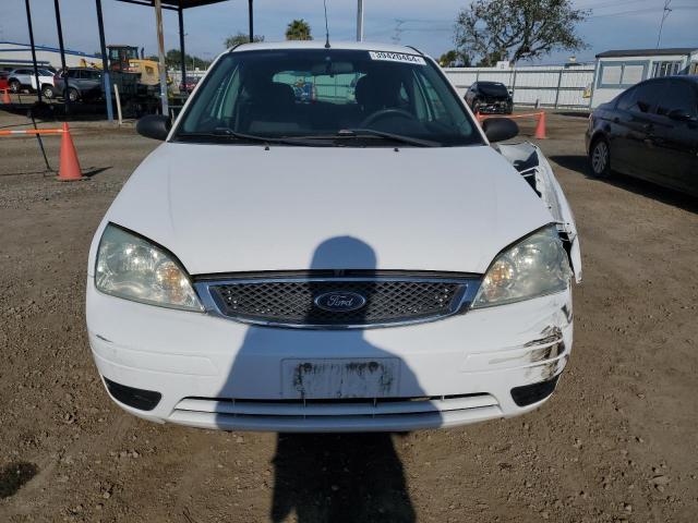 1FAFP31N76W254057 - 2006 FORD FOCUS ZX3 WHITE photo 5