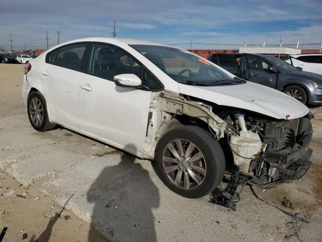 KNAFX4A61G5476266 - 2016 KIA FORTE LX WHITE photo 4