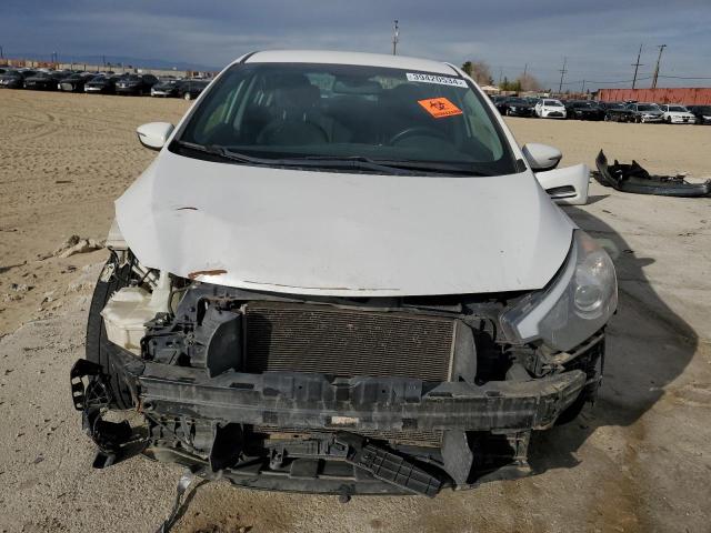 KNAFX4A61G5476266 - 2016 KIA FORTE LX WHITE photo 5