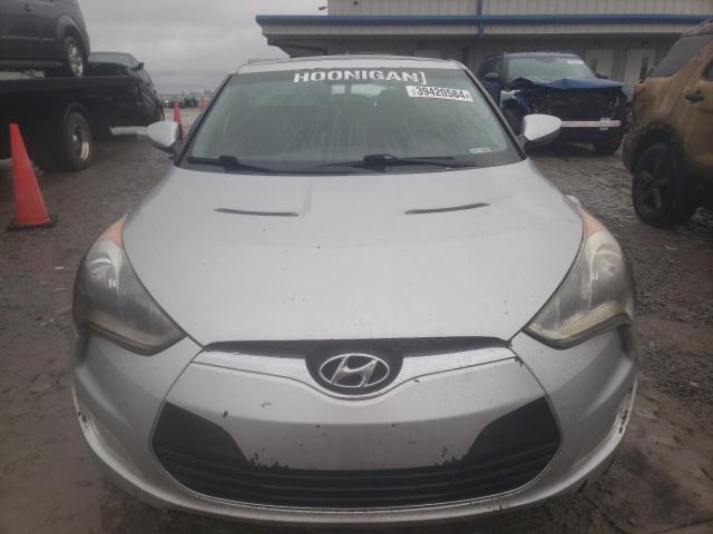 KMHTC6AD8CU024936 - 2012 HYUNDAI VELOSTER SILVER photo 5