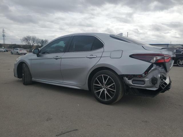 4T1T11AK9PU826263 - 2023 TOYOTA CAMRY SE NIGHT SHADE SILVER photo 2