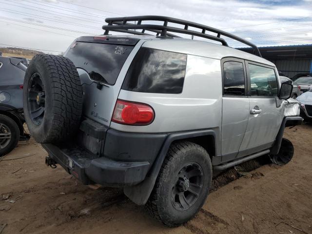 JTEBU11F570099930 - 2007 TOYOTA FJ CRUISER SILVER photo 3