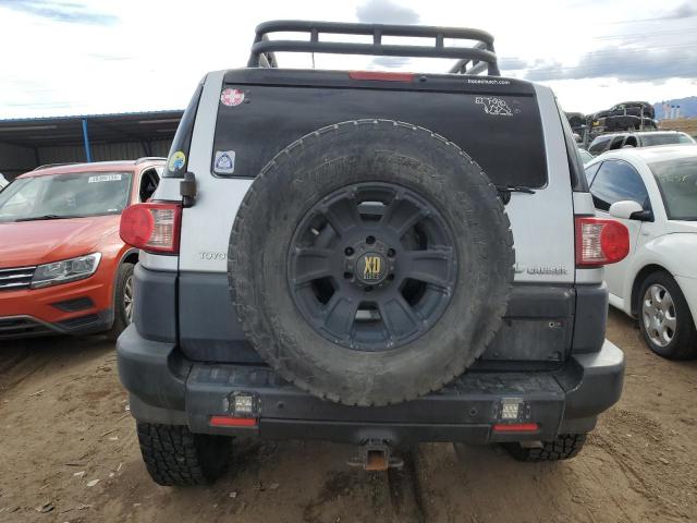 JTEBU11F570099930 - 2007 TOYOTA FJ CRUISER SILVER photo 6