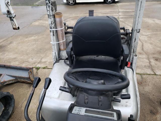 CP1F29W7621 - 2015 NISSAN FORKLIFT SILVER photo 6
