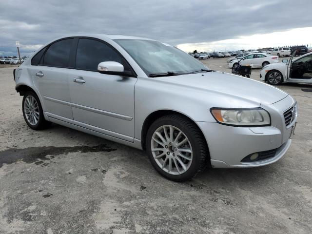 YV1382MS4A2490567 - 2010 VOLVO S40 2.4I SILVER photo 4