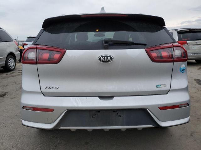 KNDCB3LC7K5320811 - 2019 KIA NIRO FE SILVER photo 6