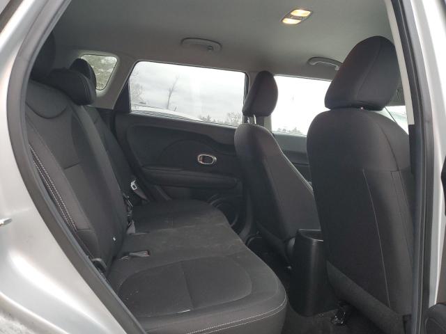 KNDJN2A22F7815205 - 2015 KIA SOUL SILVER photo 10