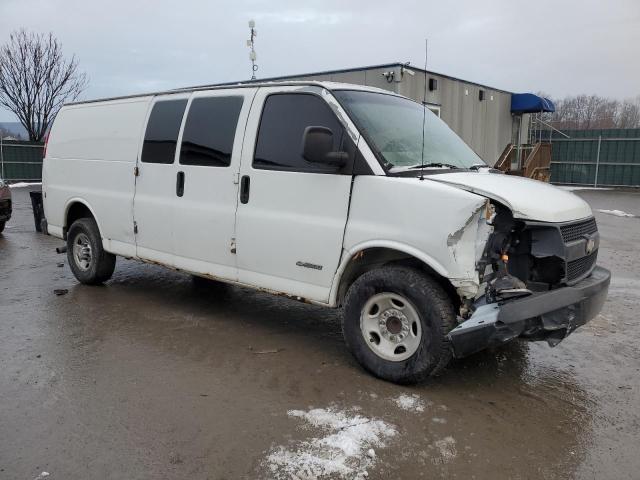 1GCGG29VX51114318 - 2005 CHEVROLET EXPRESS G2 WHITE photo 4