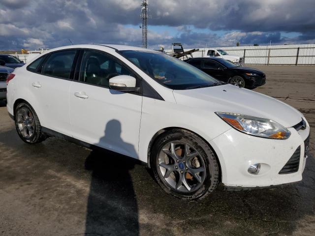 1FADP3F28DL343091 - 2013 FORD FOCUS SE WHITE photo 4