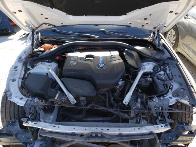 WBAJA9C51KB393685 - 2019 BMW 530E WHITE photo 11