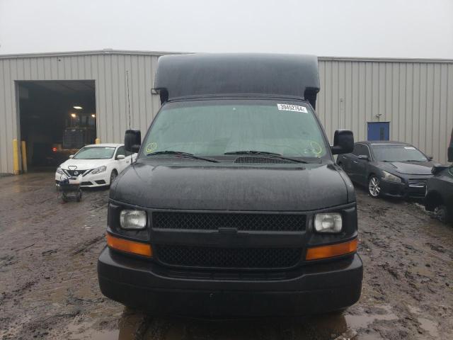 1GBHG31U441133155 - 2004 CHEVROLET EXPRESS G3 BLACK photo 5