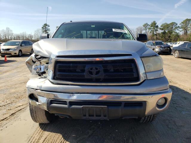 5TFRM5F11AX001997 - 2010 TOYOTA TUNDRA DOUBLE CAB SR5 SILVER photo 5