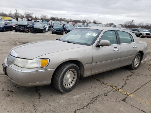1LNHM81W91Y710828 - 2001 LINCOLN TOWN CAR EXECUTIVE TAN photo 1