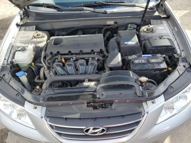 5NPEU4AC7AH628345 - 2010 HYUNDAI SONATA SE SILVER photo 11