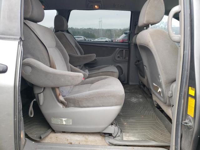 5TDZA23CX5S255913 - 2005 TOYOTA SIENNA CE GRAY photo 11