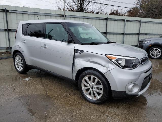 KNDJP3A55J7539248 - 2018 KIA SOUL + SILVER photo 4