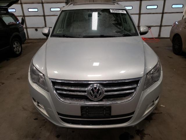 WVGBV7AX3AW522937 - 2010 VOLKSWAGEN TIGUAN SE SILVER photo 5