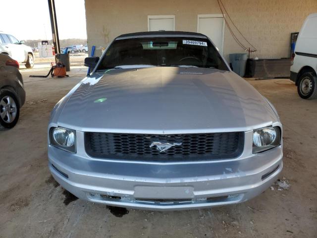 1ZVFT84N065255049 - 2006 FORD MUSTANG GRAY photo 5