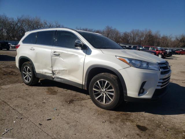 5TDKZRFH9KS552046 - 2019 TOYOTA HIGHLANDER SE WHITE photo 4