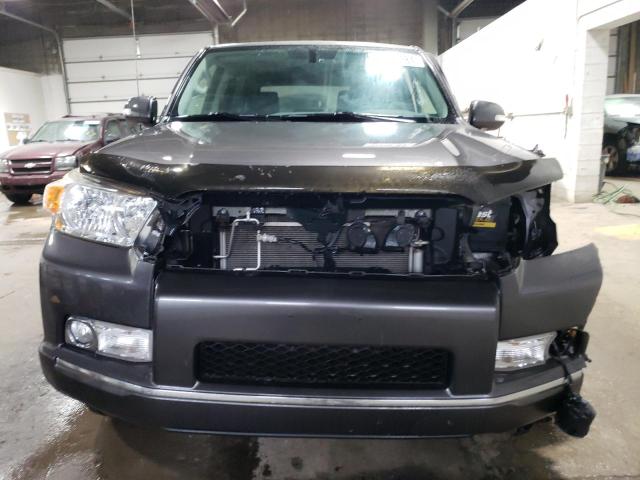 JTEBU5JR6D5144034 - 2013 TOYOTA 4RUNNER SR5 GRAY photo 5