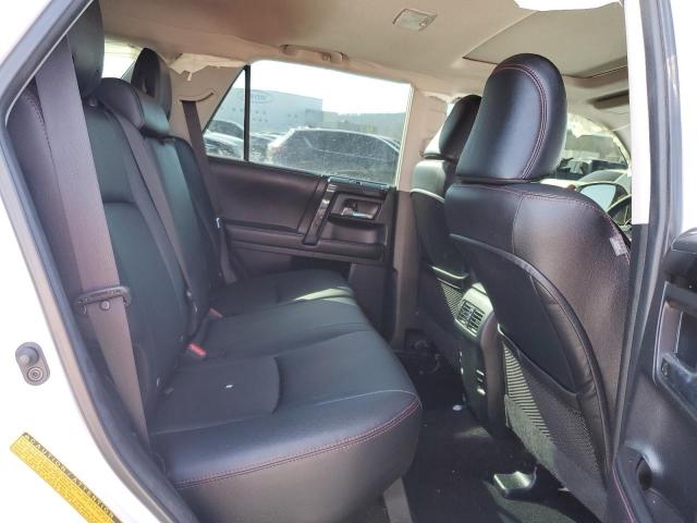 JTEBU5JR9J5484273 - 2018 TOYOTA 4RUNNER SR5/SR5 PREMIUM WHITE photo 11