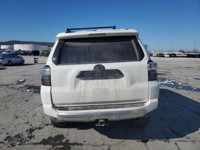 JTEBU5JR9J5484273 - 2018 TOYOTA 4RUNNER SR5/SR5 PREMIUM WHITE photo 6