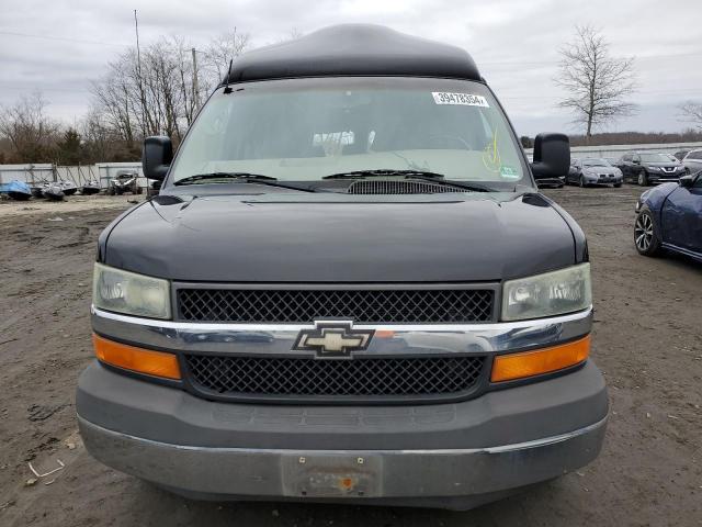 1GBFH15T141160727 - 2004 CHEVROLET EXPRESS G1 BLACK photo 5