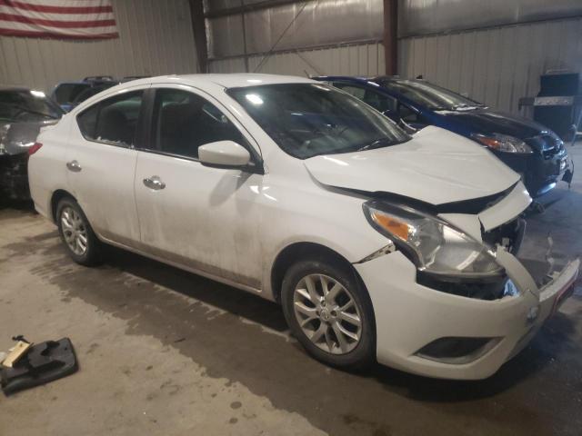 3N1CN7AP2JL879964 - 2018 NISSAN VERSA S WHITE photo 4