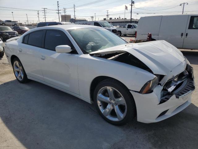 2B3CL3CG2BH560598 - 2011 DODGE CHARGER WHITE photo 4