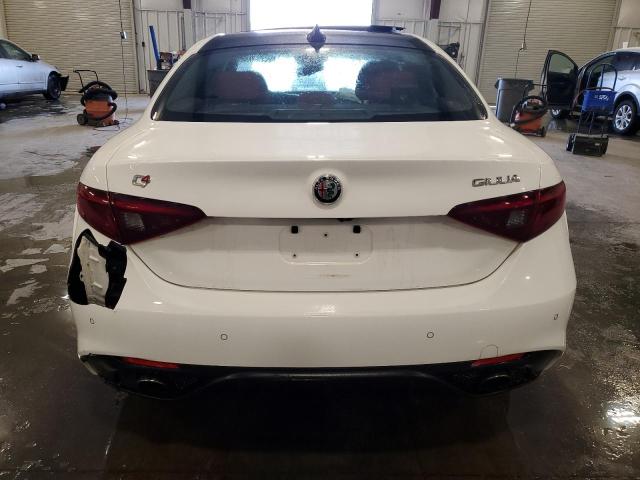 ZARFAEENXH7561985 - 2017 ALFA ROMEO GIULIA TI Q4 WHITE photo 6