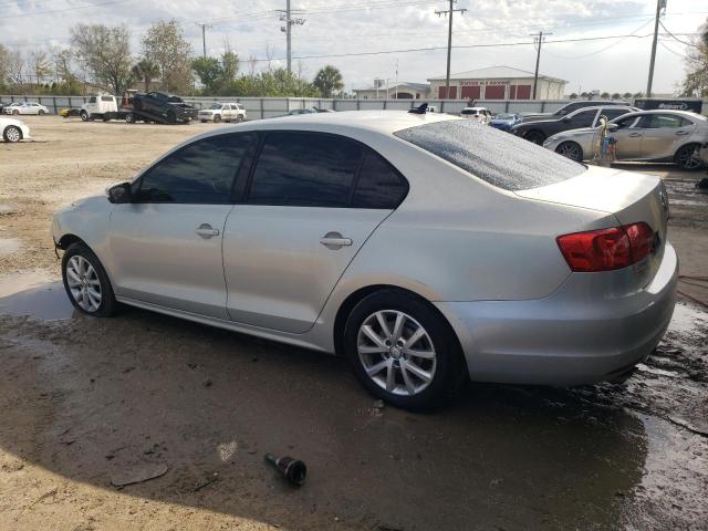 3VWBX7AJ6BM056669 - 2011 VOLKSWAGEN JETTA SE SILVER photo 2