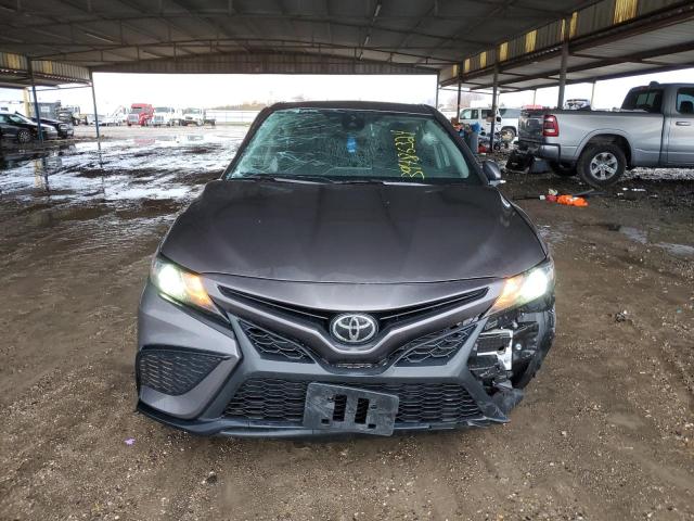 4T1G11AK5MU489152 - 2021 TOYOTA CAMRY SE GRAY photo 5