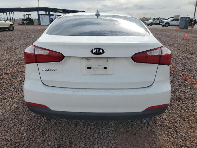 KNAFK4A60G5495714 - 2016 KIA FORTE LX WHITE photo 6