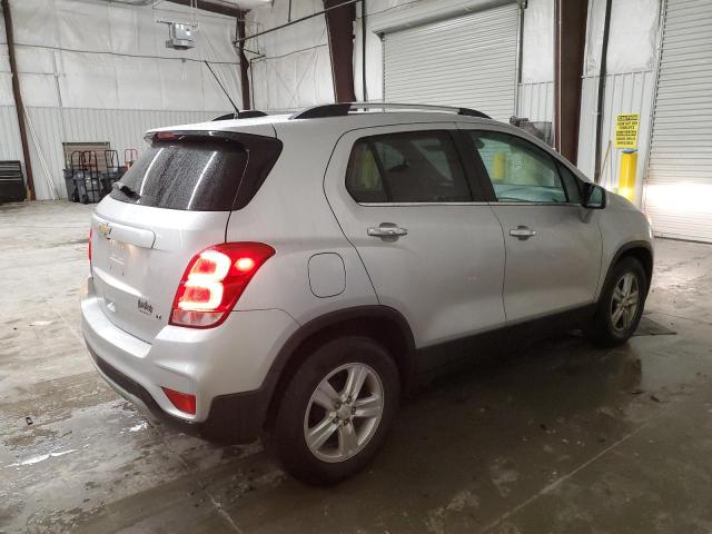 KL7CJLSB1JB640022 - 2018 CHEVROLET TRAX 1LT SILVER photo 3